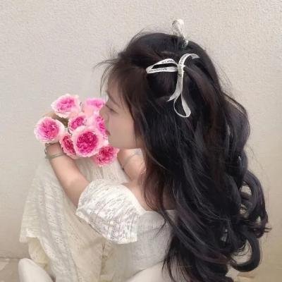 隔楼女孩:我们之间的层距